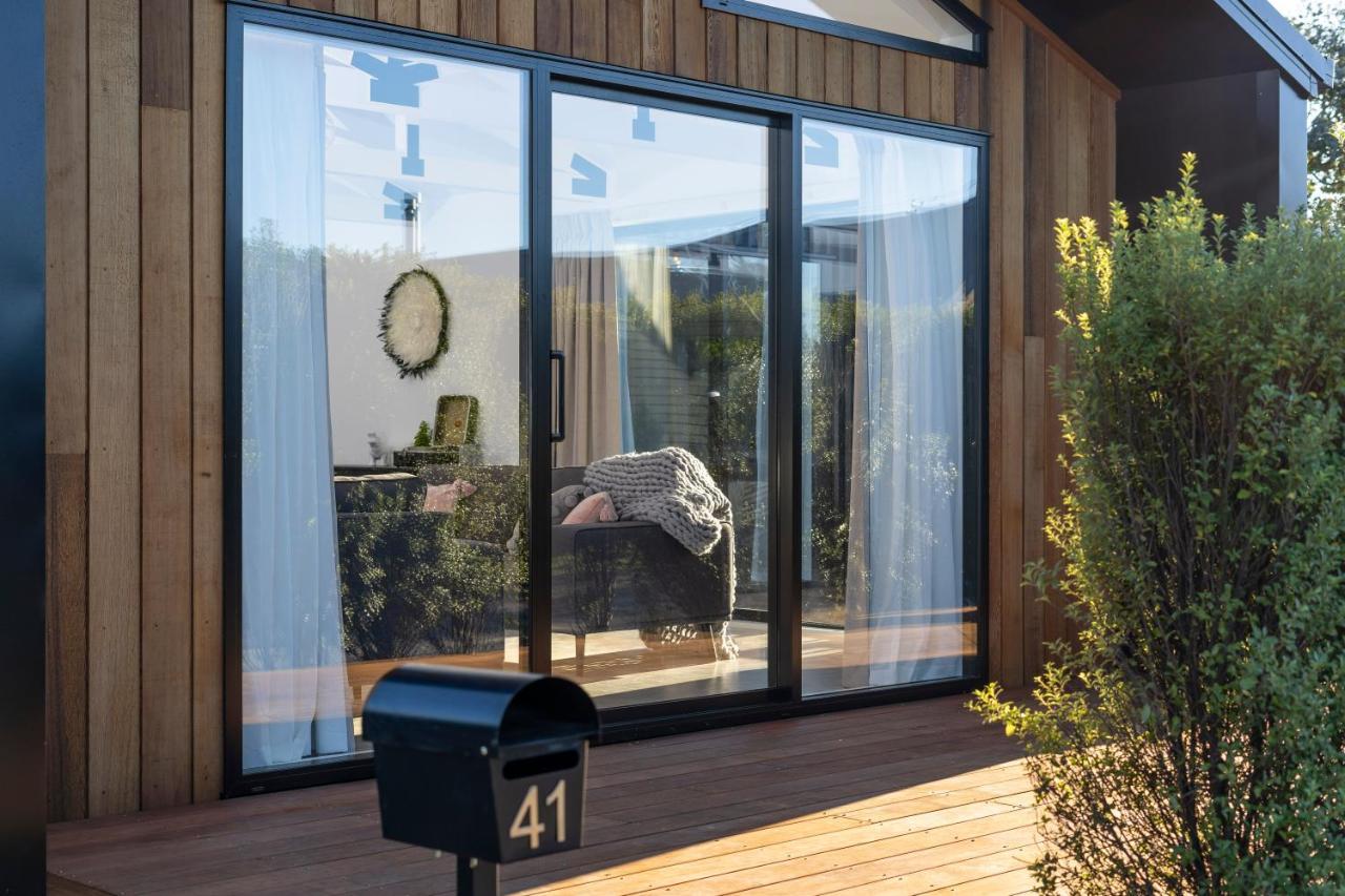 Black Barn Modern: Luxe Martinborough Escape Eksteriør billede