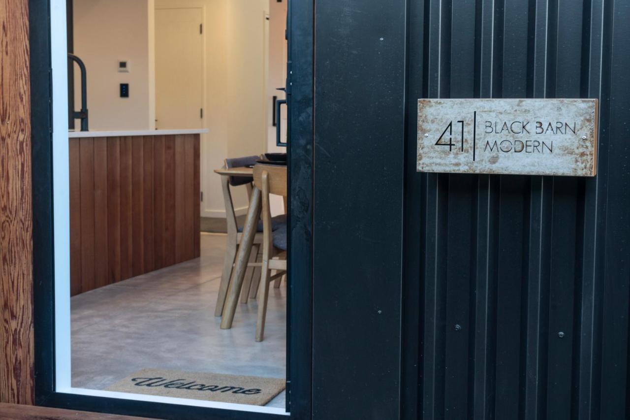 Black Barn Modern: Luxe Martinborough Escape Eksteriør billede