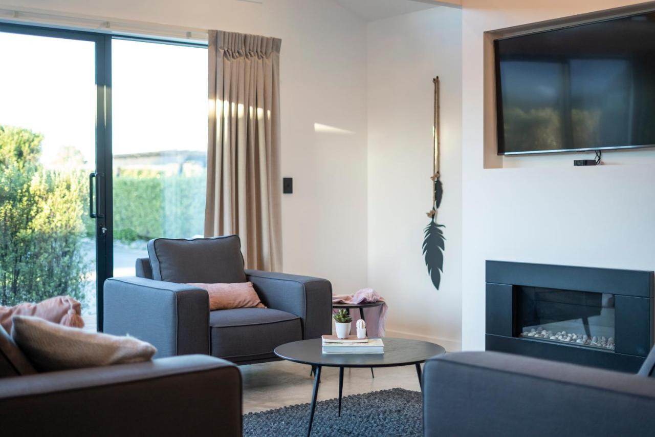 Black Barn Modern: Luxe Martinborough Escape Eksteriør billede