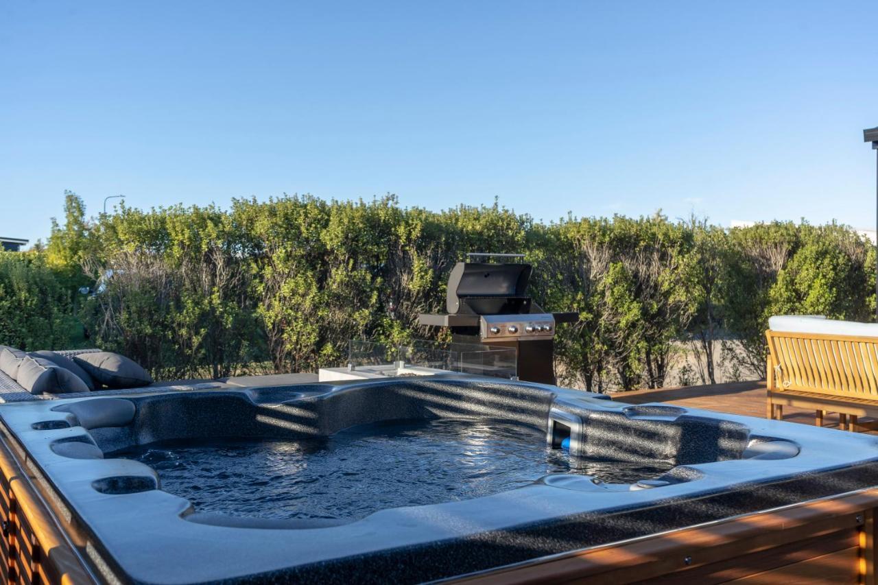 Black Barn Modern: Luxe Martinborough Escape Eksteriør billede