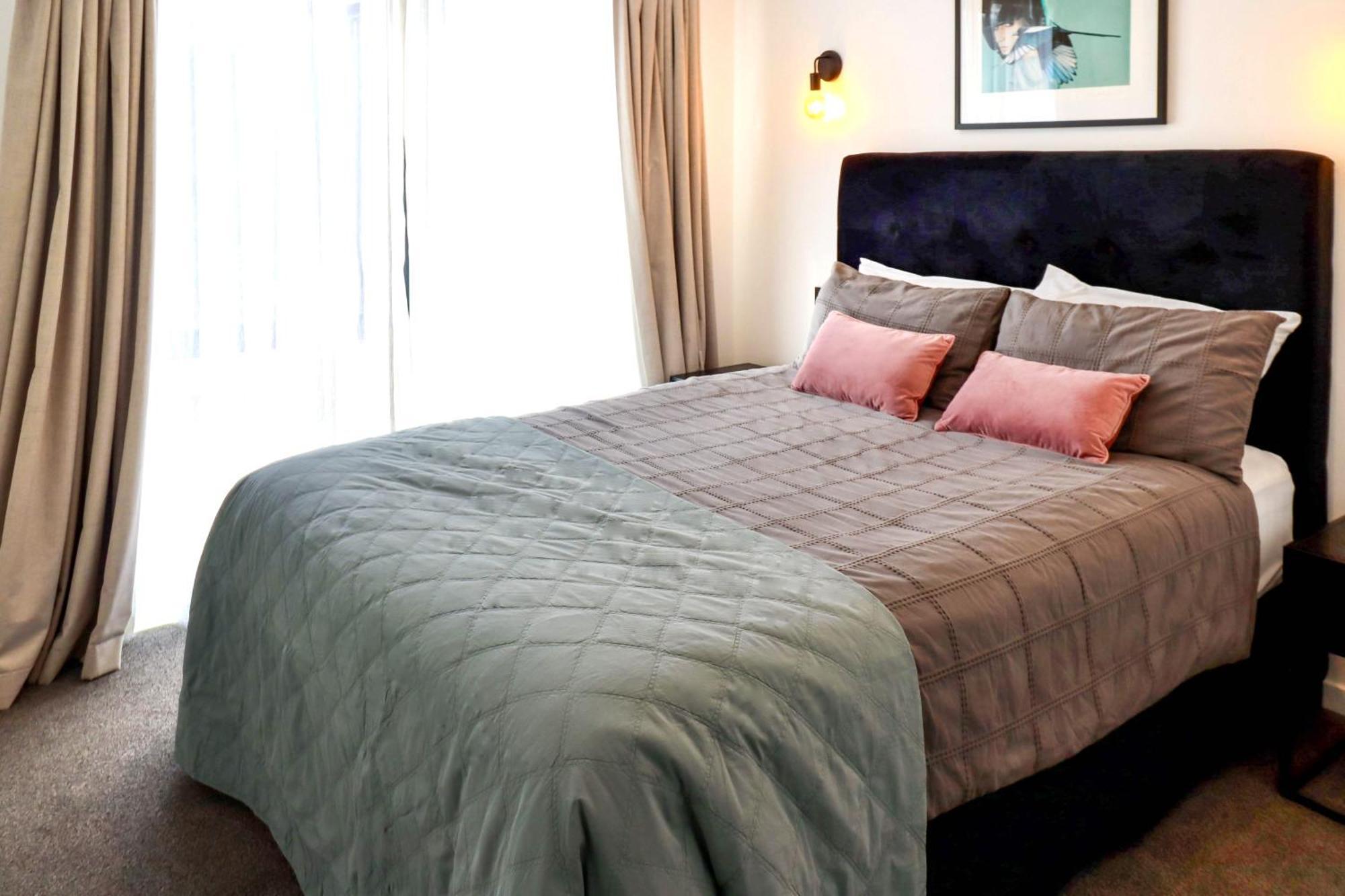 Black Barn Modern: Luxe Martinborough Escape Eksteriør billede